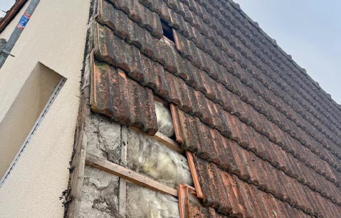 Nettoyage et démoussage de toiture à Montesson - Établissement Broly dans les Yvelines (78) Nettoyage et démoussage de toiture à Montesson - Établissement Broly dans les Yvelines (78)